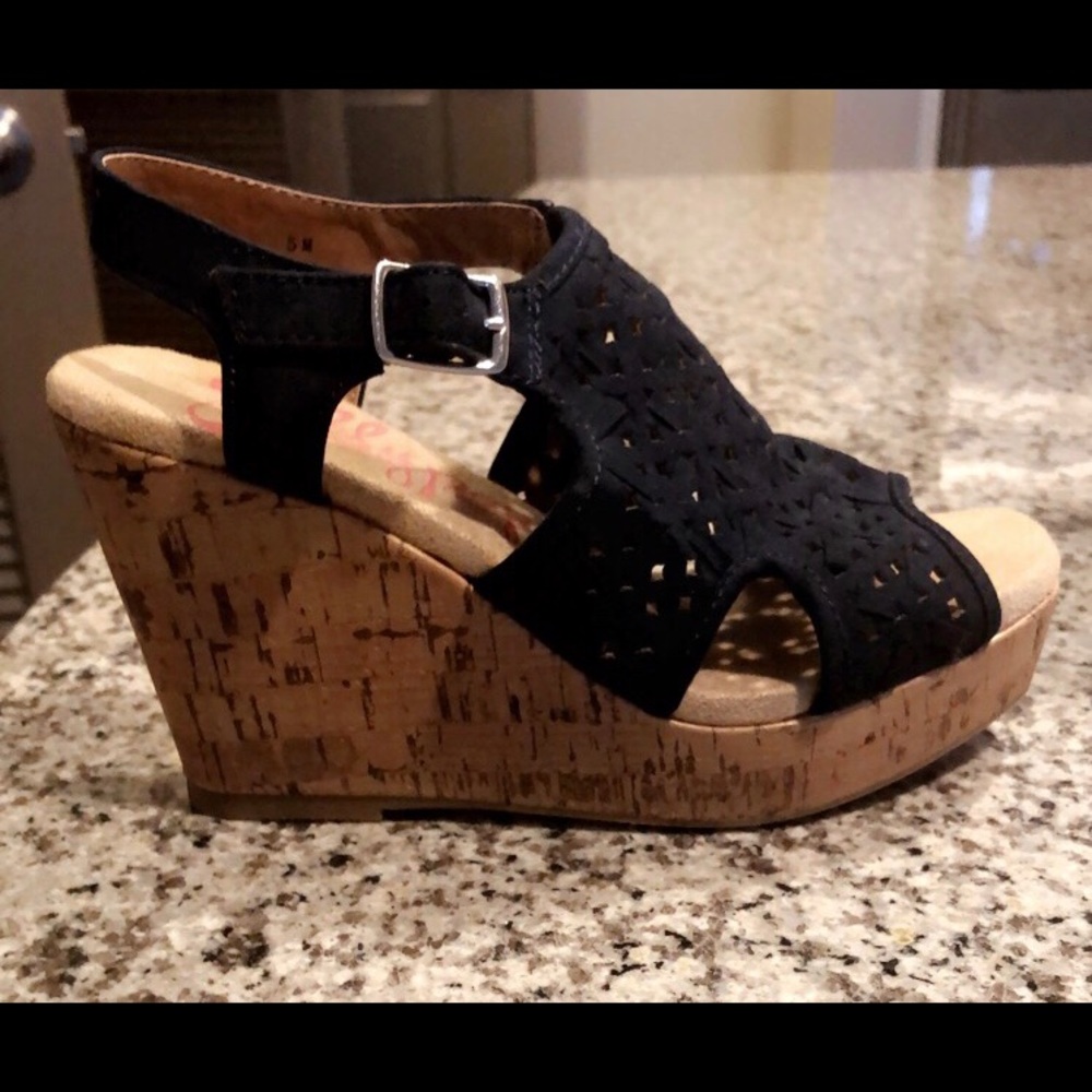 Size five. JELLY POP memory foam NAVY WEDGES.